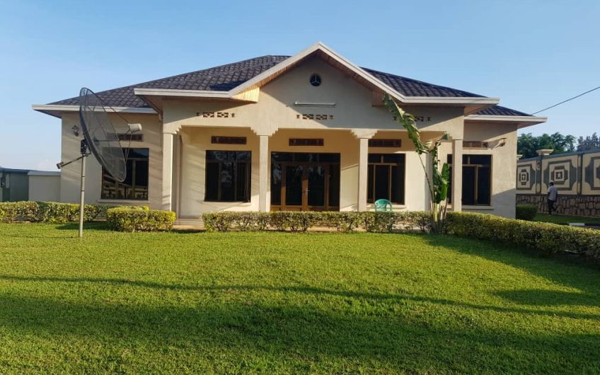 Nyamirambo, The most Big Garden House Available for Rent.
