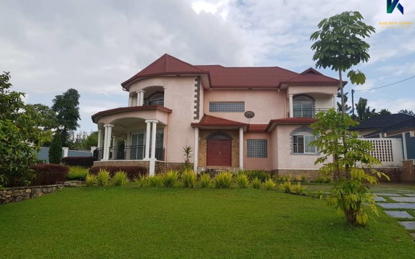 Nyarutarama, Spacious House for Sale.