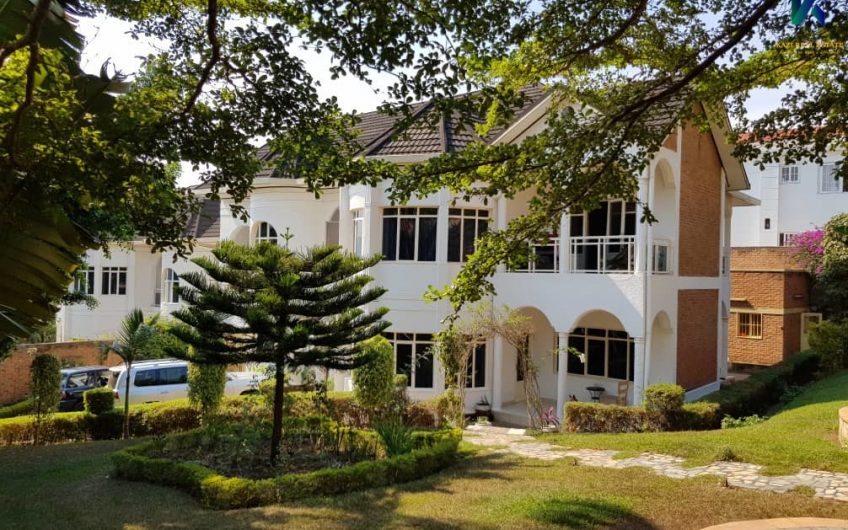 Nyarutarama, Beautiful Villa for Rent