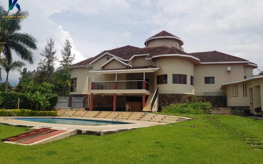 Nyarutarama, Spacious House for Rent.