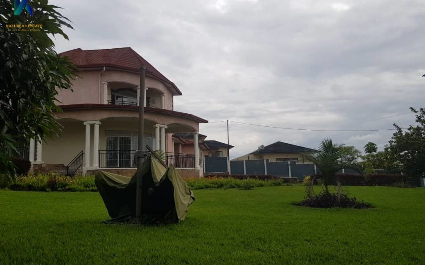 Nyarutarama, Spacious House for Rent.