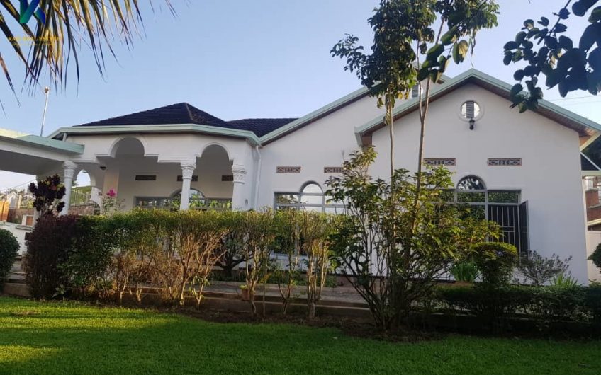 Nyarutarama, Nice House for Rent.