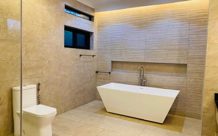 STUNNING LUXURY VILLA FOR RENT IN NYARUTARAMA