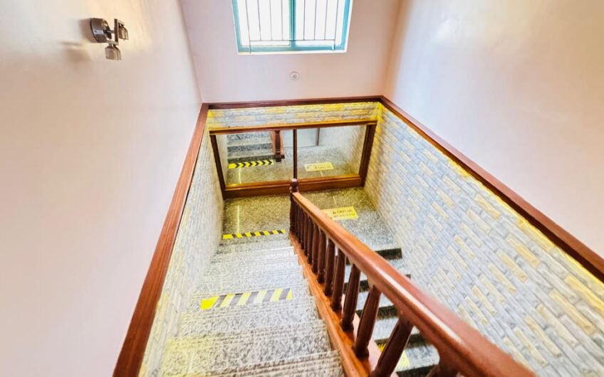NYARUTARAMA, SPACIOUS OFFICE HOUSE FOR RENT