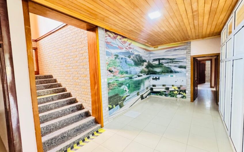 NYARUTARAMA, SPACIOUS OFFICE HOUSE FOR RENT