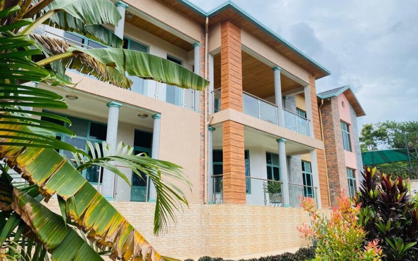 NYARUTARAMA, SPACIOUS OFFICE HOUSE FOR RENT
