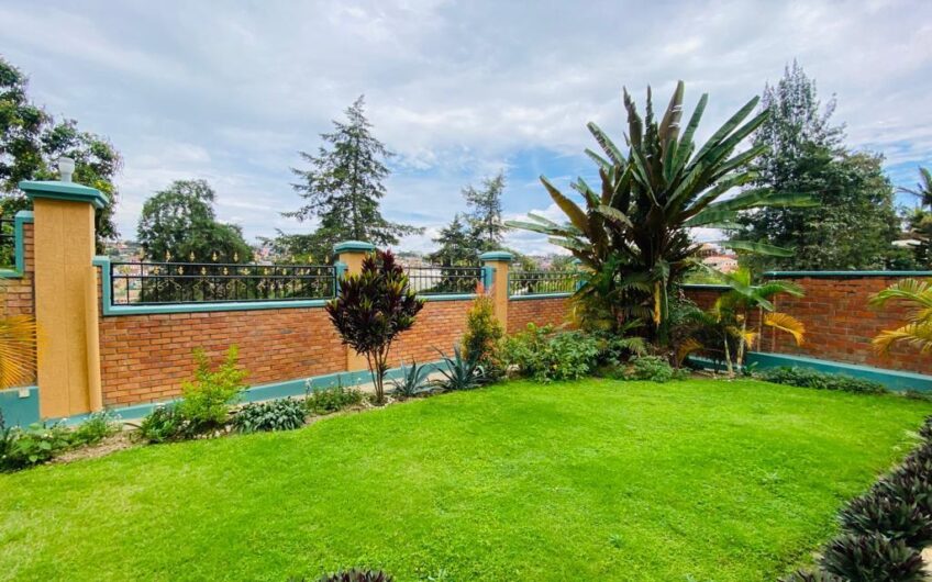 NYARUTARAMA, SPACIOUS OFFICE HOUSE FOR RENT