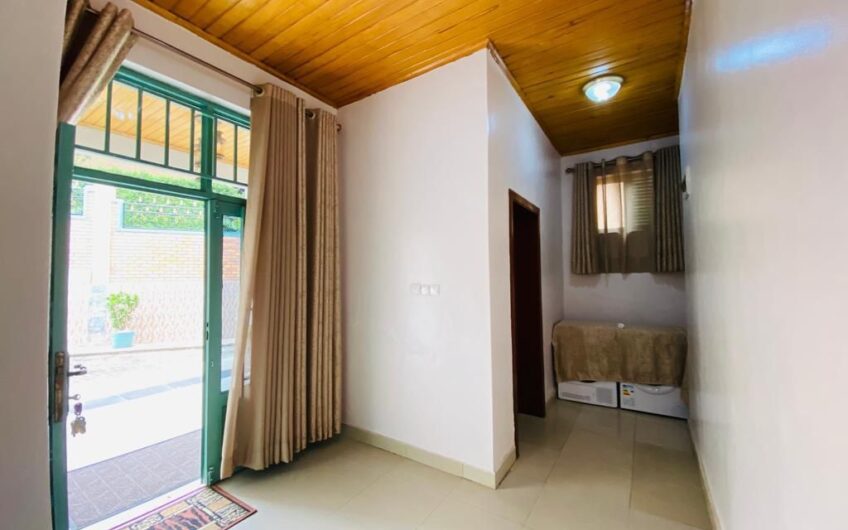 NYARUTARAMA, SPACIOUS OFFICE HOUSE FOR RENT