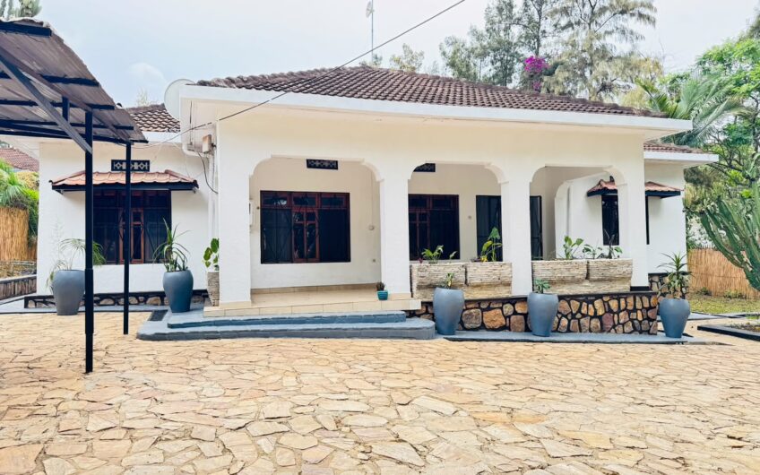 HOUSE FOR RENT IN NYARUTARAMA ESTATE